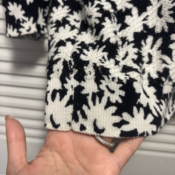 Ann Taylor Black With White Daisy Print Pullover Sweater 100% Cotton Size L - Picture 3 of 6